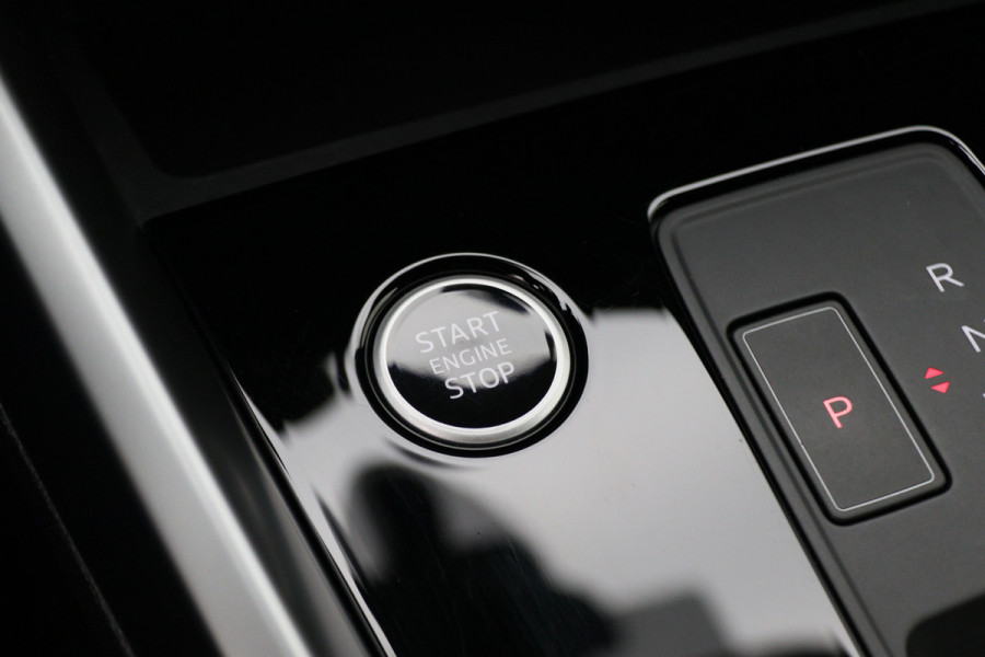 Audi A3 Sportback 45 TFSI e S edition Competition Virtual Cockpit, Standkachel, Cruise, Navigatie, Bluetooth, Climate, PDC, 19''