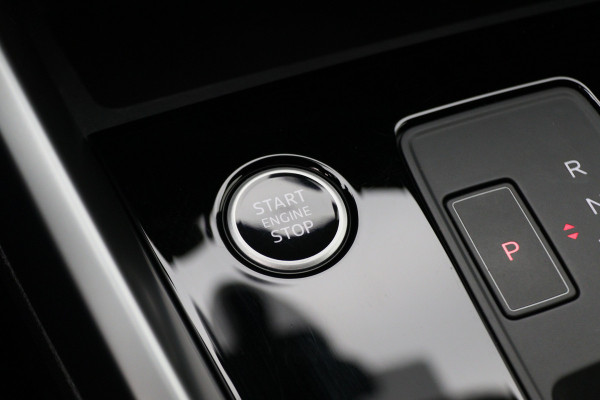 Audi A3 Sportback 45 TFSI e S edition Competition Virtual Cockpit, Standkachel, Cruise, Navigatie, Bluetooth, Climate, PDC, 19''