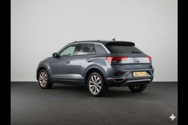 Volkswagen T-Roc 1.5 TSI Style 150 pk Automaat (DSG) | Navigatie | Trekhaak (afneembaar) | Parkeersensoren (Park assist) | Adaptieve cruise control | Stoelverwarming |