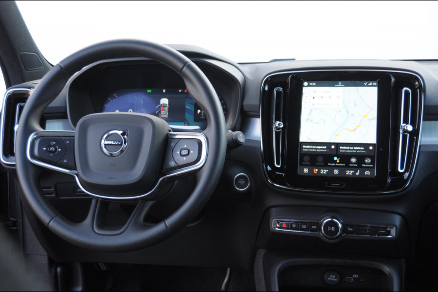 Volvo XC40 B4 211PK Automaat Plus Dark / Adaptive cruise control / Elektrische stoelen / Harman Kardon audio / Pilot assist / BLIS / Stoel en stuur verwarming / Elektrische achterklep / Parkeersensoren met camera / Google infotainment