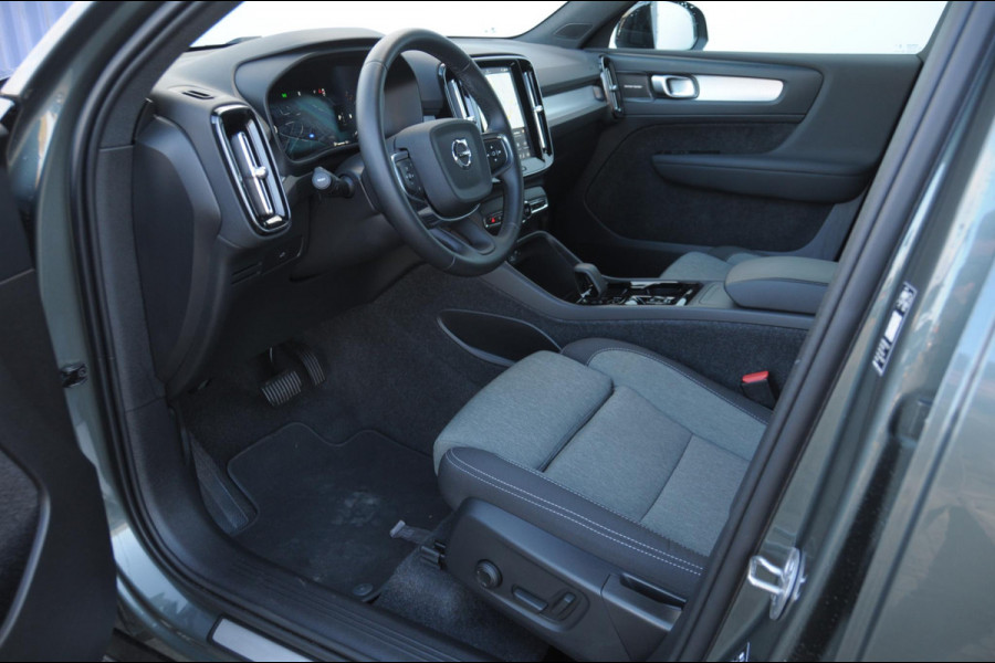 Volvo XC40 B4 211PK Automaat Plus Dark / Adaptive cruise control / Elektrische stoelen / Harman Kardon audio / Pilot assist / BLIS / Stoel en stuur verwarming / Elektrische achterklep / Parkeersensoren met camera / Google infotainment