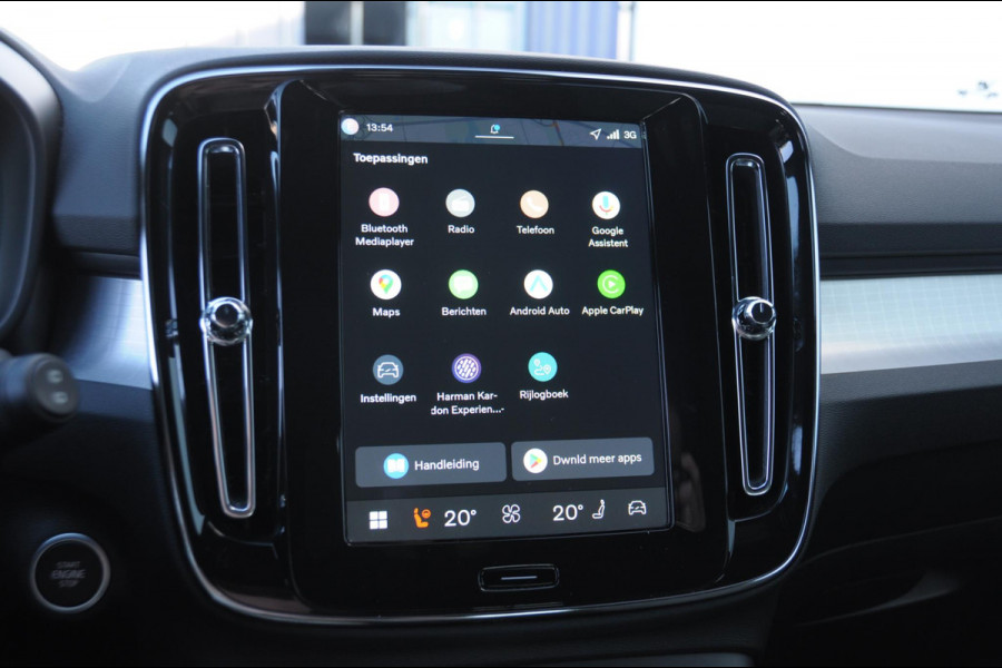 Volvo XC40 B4 211PK Automaat Plus Dark / Adaptive cruise control / Elektrische stoelen / Harman Kardon audio / Pilot assist / BLIS / Stoel en stuur verwarming / Elektrische achterklep / Parkeersensoren met camera / Google infotainment