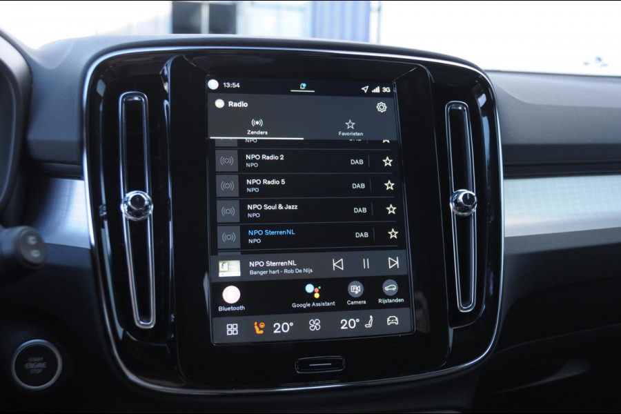 Volvo XC40 B4 211PK Automaat Plus Dark / Adaptive cruise control / Elektrische stoelen / Harman Kardon audio / Pilot assist / BLIS / Stoel en stuur verwarming / Elektrische achterklep / Parkeersensoren met camera / Google infotainment