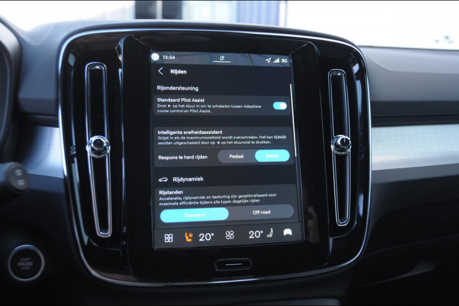 Volvo XC40 B4 211PK Automaat Plus Dark / Adaptive cruise control / Elektrische stoelen / Harman Kardon audio / Pilot assist / BLIS / Stoel en stuur verwarming / Elektrische achterklep / Parkeersensoren met camera / Google infotainment