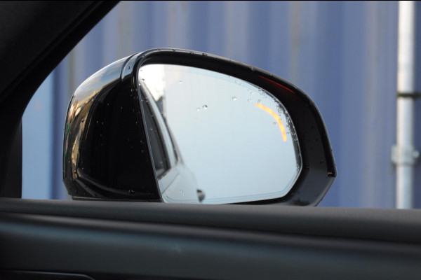 Volvo XC40 B4 211PK Automaat Plus Dark / Adaptive cruise control / Elektrische stoelen / Harman Kardon audio / Pilot assist / BLIS / Stoel en stuur verwarming / Elektrische achterklep / Parkeersensoren met camera / Google infotainment