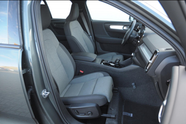 Volvo XC40 B4 211PK Automaat Plus Dark / Adaptive cruise control / Elektrische stoelen / Harman Kardon audio / Pilot assist / BLIS / Stoel en stuur verwarming / Elektrische achterklep / Parkeersensoren met camera / Google infotainment