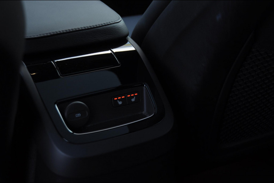 Volvo V60 T6 340PK Automaat Recharge AWD Inscription /  Bowers en Wilkins / Adaptieve cruise control/ Panoramadak/ 19” velgen/ BLIS/ Trekhaak/ Stoel en stuurwielverwarming/ Parkeersensoren met 360 Camera/ Elektrische stoelen met geheugen/ Apple carplay/ Keyless entry/ Head up display
