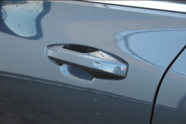 Volvo V60 T6 340PK Automaat Recharge AWD Inscription /  Bowers en Wilkins / Adaptieve cruise control/ Panoramadak/ 19” velgen/ BLIS/ Trekhaak/ Stoel en stuurwielverwarming/ Parkeersensoren met 360 Camera/ Elektrische stoelen met geheugen/ Apple carplay/ Keyless entry/ Head up display