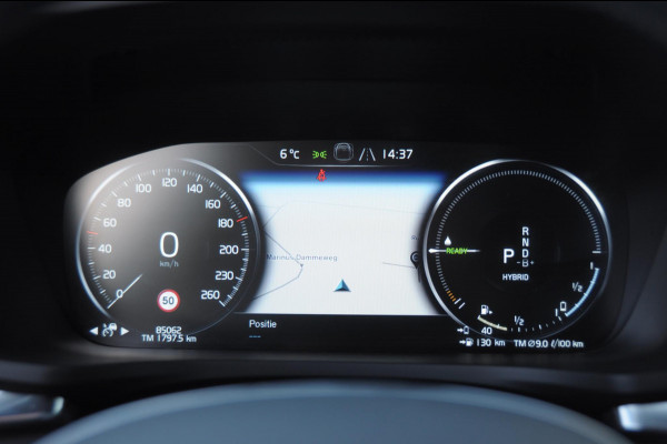 Volvo V60 T6 340PK Automaat Recharge AWD Inscription /  Bowers en Wilkins / Adaptieve cruise control/ Panoramadak/ 19” velgen/ BLIS/ Trekhaak/ Stoel en stuurwielverwarming/ Parkeersensoren met 360 Camera/ Elektrische stoelen met geheugen/ Apple carplay/ Keyless entry/ Head up display