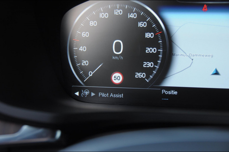 Volvo V60 T6 340PK Automaat Recharge AWD Inscription /  Bowers en Wilkins / Adaptieve cruise control/ Panoramadak/ 19” velgen/ BLIS/ Trekhaak/ Stoel en stuurwielverwarming/ Parkeersensoren met 360 Camera/ Elektrische stoelen met geheugen/ Apple carplay/ Keyless entry/ Head up display