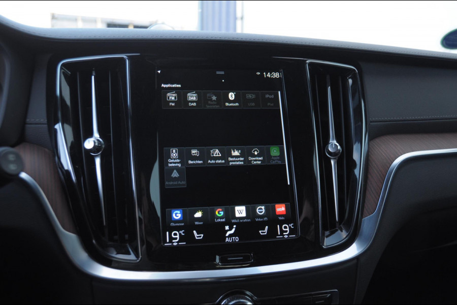 Volvo V60 T6 340PK Automaat Recharge AWD Inscription /  Bowers en Wilkins / Adaptieve cruise control/ Panoramadak/ 19” velgen/ BLIS/ Trekhaak/ Stoel en stuurwielverwarming/ Parkeersensoren met 360 Camera/ Elektrische stoelen met geheugen/ Apple carplay/ Keyless entry/ Head up display