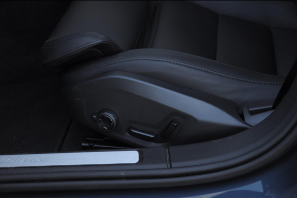 Volvo V60 T6 340PK Automaat Recharge AWD Inscription /  Bowers en Wilkins / Adaptieve cruise control/ Panoramadak/ 19” velgen/ BLIS/ Trekhaak/ Stoel en stuurwielverwarming/ Parkeersensoren met 360 Camera/ Elektrische stoelen met geheugen/ Apple carplay/ Keyless entry/ Head up display