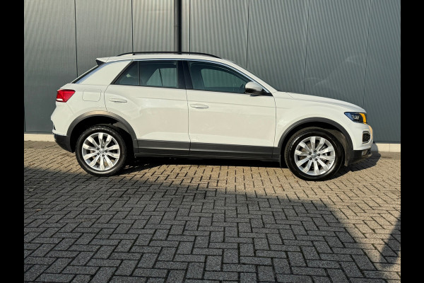 Volkswagen T-Roc 1.0 TSI Style * Navigatie * Stuurverwarming * Trekhaak * Full Led *