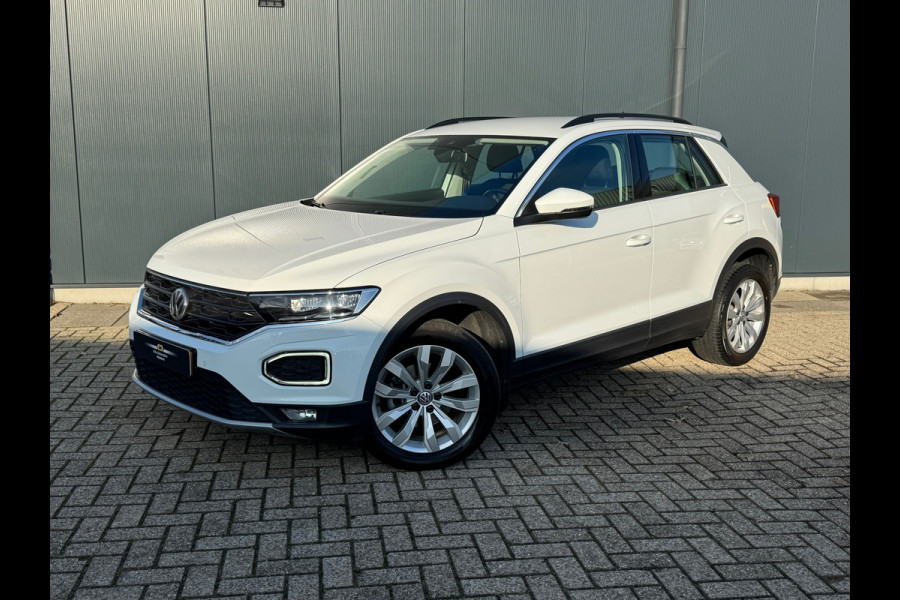 Volkswagen T-Roc 1.0 TSI Style * Navigatie * Stuurverwarming * Trekhaak * Full Led *