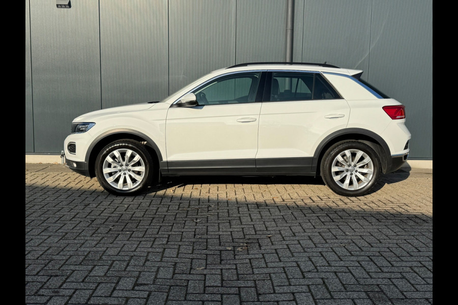 Volkswagen T-Roc 1.0 TSI Style * Navigatie * Stuurverwarming * Trekhaak * Full Led *