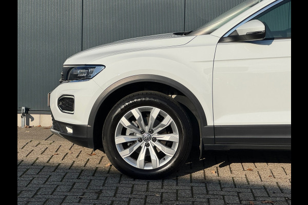 Volkswagen T-Roc 1.0 TSI Style * Navigatie * Stuurverwarming * Trekhaak * Full Led *