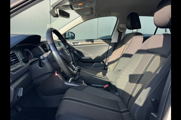 Volkswagen T-Roc 1.0 TSI Style * Navigatie * Stuurverwarming * Trekhaak * Full Led *