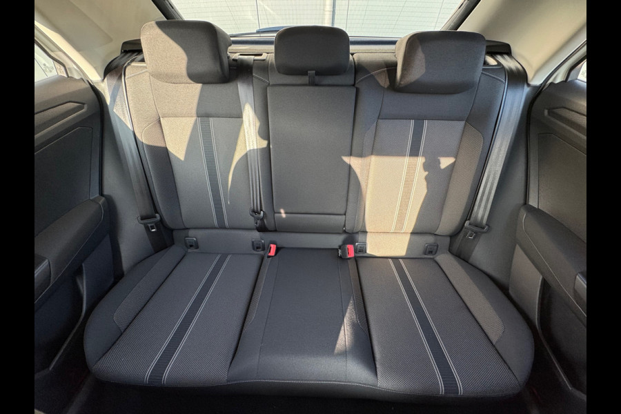 Volkswagen T-Roc 1.0 TSI Style * Navigatie * Stuurverwarming * Trekhaak * Full Led *