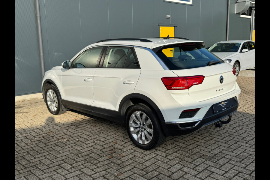Volkswagen T-Roc 1.0 TSI Style * Navigatie * Stuurverwarming * Trekhaak * Full Led *