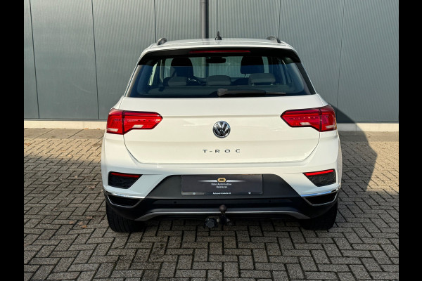 Volkswagen T-Roc 1.0 TSI Style * Navigatie * Stuurverwarming * Trekhaak * Full Led *