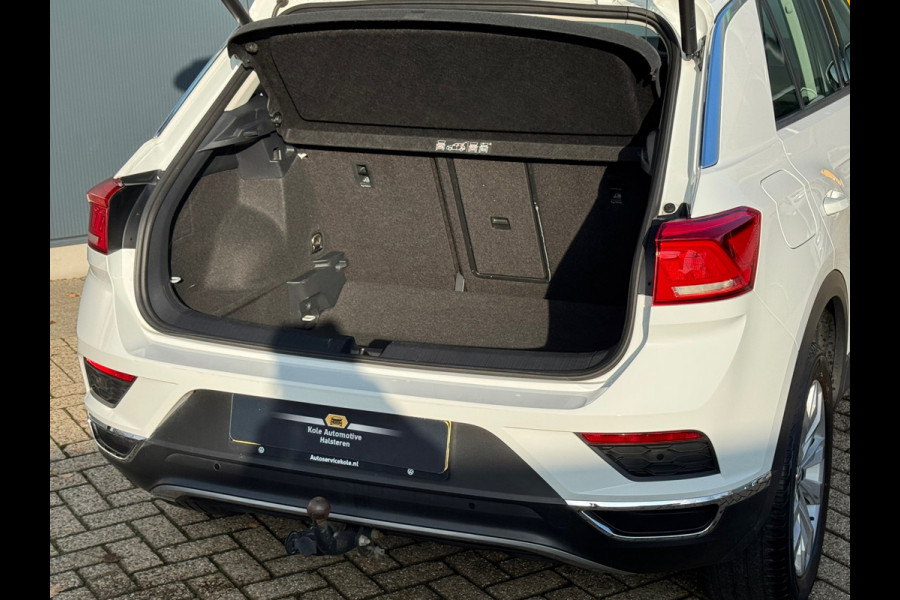 Volkswagen T-Roc 1.0 TSI Style * Navigatie * Stuurverwarming * Trekhaak * Full Led *