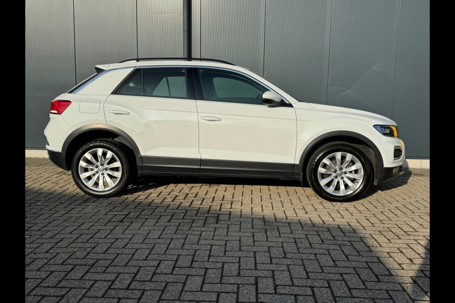 Volkswagen T-Roc 1.0 TSI Style * Navigatie * Stuurverwarming * Trekhaak * Full Led *