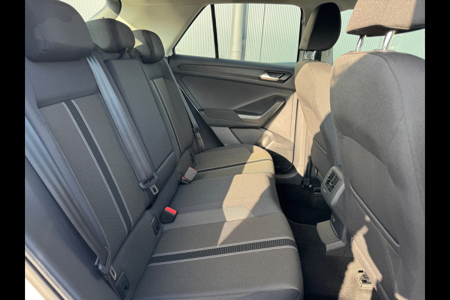 Volkswagen T-Roc 1.0 TSI Style * Navigatie * Stuurverwarming * Trekhaak * Full Led *