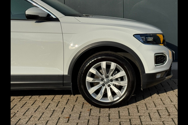 Volkswagen T-Roc 1.0 TSI Style * Navigatie * Stuurverwarming * Trekhaak * Full Led *