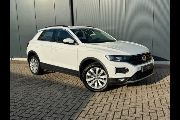 Volkswagen T-Roc 1.0 TSI Style * Navigatie * Stuurverwarming * Trekhaak * Full Led *