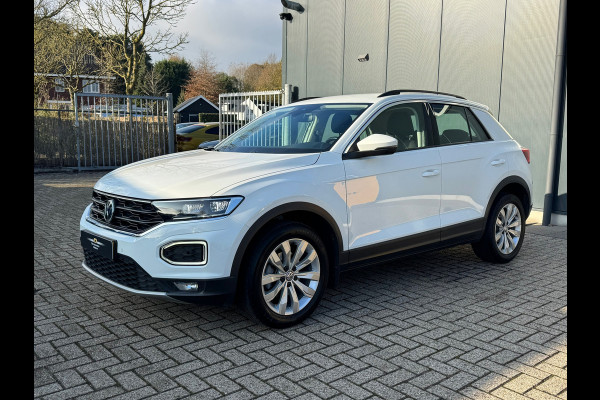 Volkswagen T-Roc 1.0 TSI Style * Navigatie * Stuurverwarming * Trekhaak * Full Led *