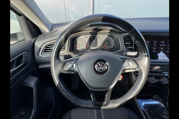 Volkswagen T-Roc 1.0 TSI Style * Navigatie * Stuurverwarming * Trekhaak * Full Led *