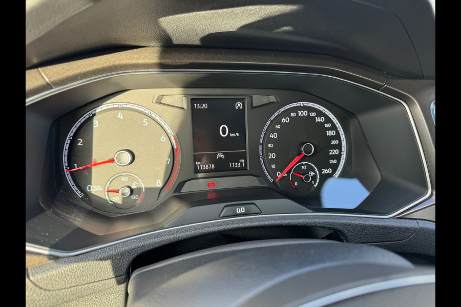 Volkswagen T-Roc 1.0 TSI Style * Navigatie * Stuurverwarming * Trekhaak * Full Led *