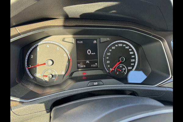 Volkswagen T-Roc 1.0 TSI Style * Navigatie * Stuurverwarming * Trekhaak * Full Led *