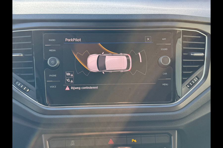 Volkswagen T-Roc 1.0 TSI Style * Navigatie * Stuurverwarming * Trekhaak * Full Led *