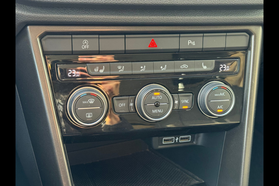 Volkswagen T-Roc 1.0 TSI Style * Navigatie * Stuurverwarming * Trekhaak * Full Led *