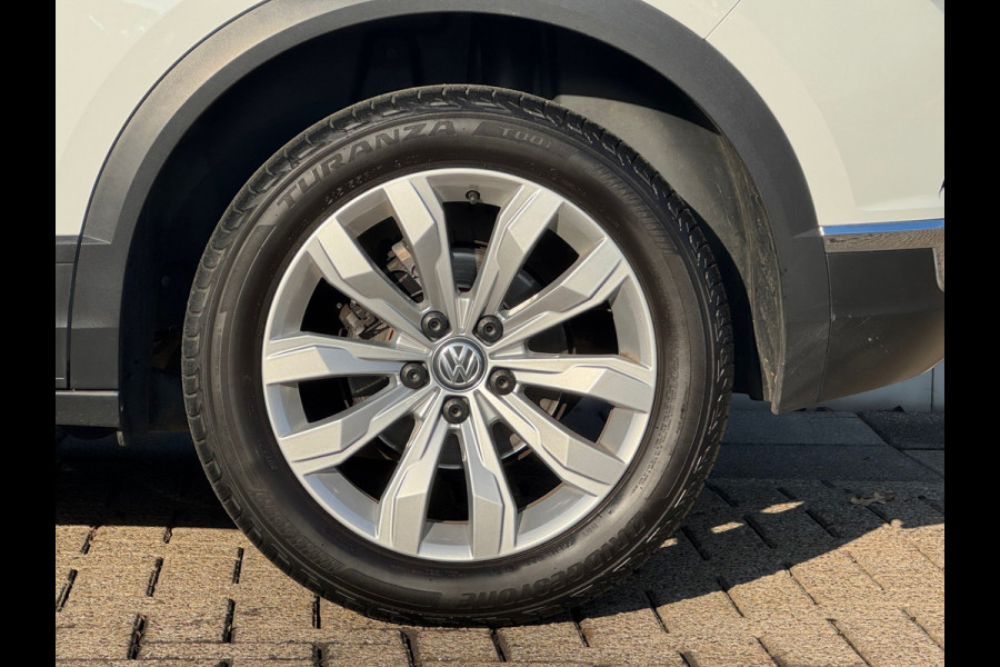 Volkswagen T-Roc 1.0 TSI Style * Navigatie * Stuurverwarming * Trekhaak * Full Led *