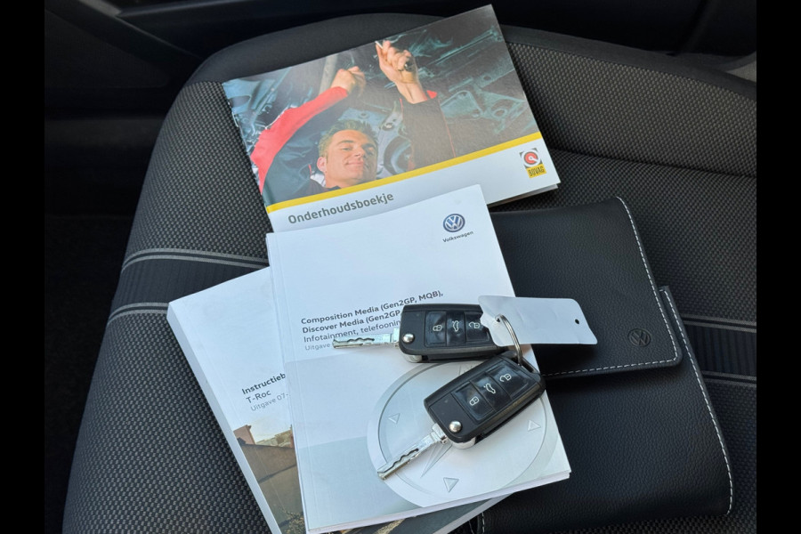 Volkswagen T-Roc 1.0 TSI Style * Navigatie * Stuurverwarming * Trekhaak * Full Led *