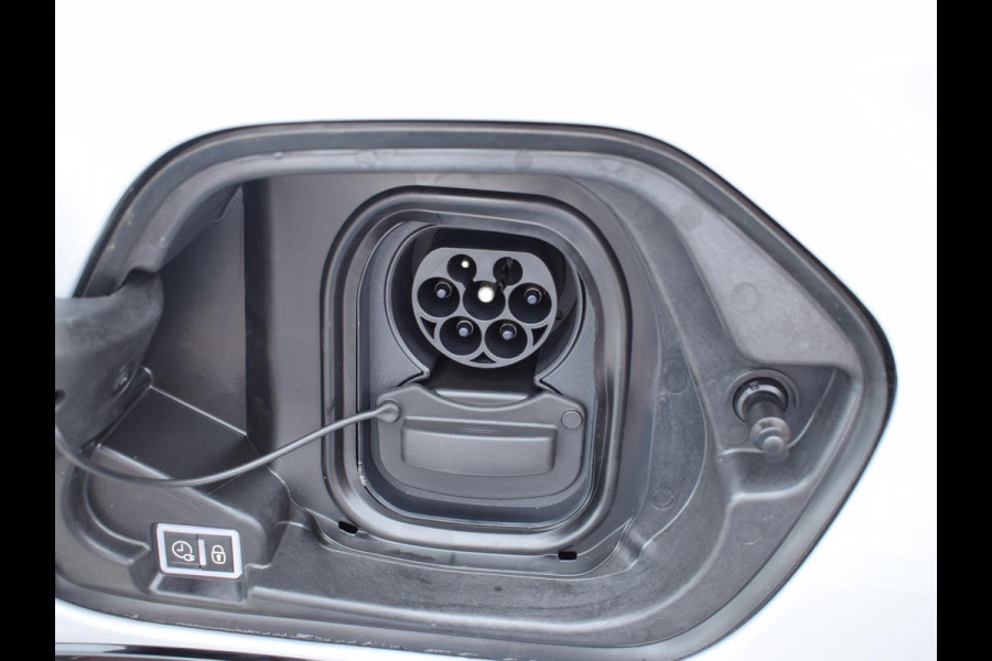 Peugeot e-208 EV GT Avantage 51 kWh NAVI + CARPLAY | ACHTERUITRIJCAMERA MET SENSOREN | E.C.C. | UIT VOORRAAD LEVERBAAR