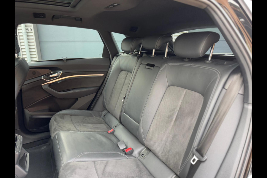 Audi e-tron E-tron 55 quattro advanced 95 kWh S-LINE, panoramadak,21 inch, 2 e eigenaar, nl auto met nationale auto pas