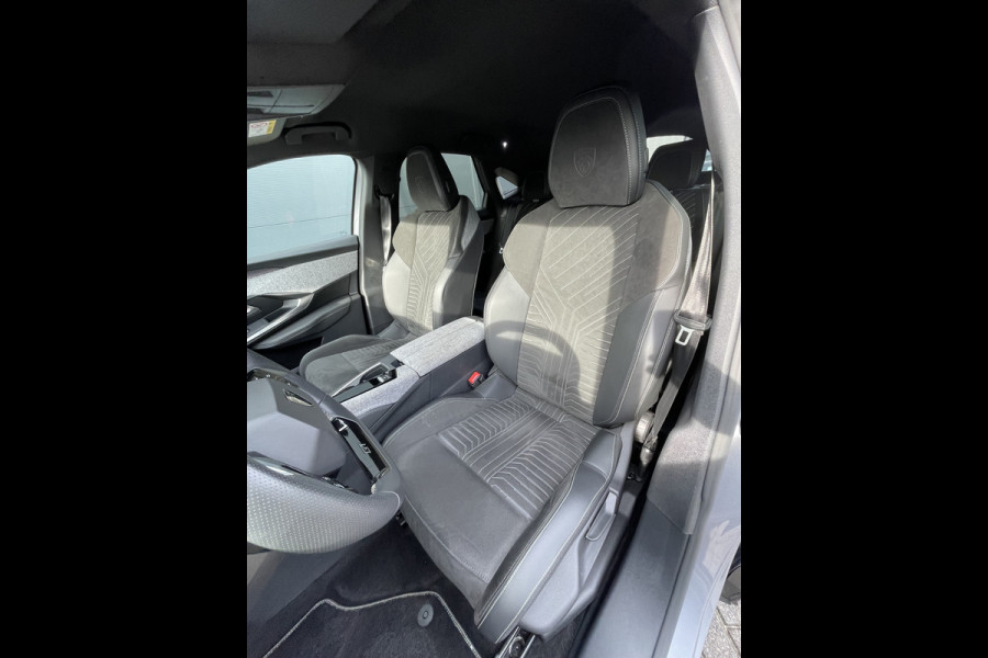 Peugeot 3008 136pk Hybrid GT First Edition (Elektrische Klep - Stoel-/- stuurverwarming - Adaptieve Cruise Controle - Camera - Keyless Entry