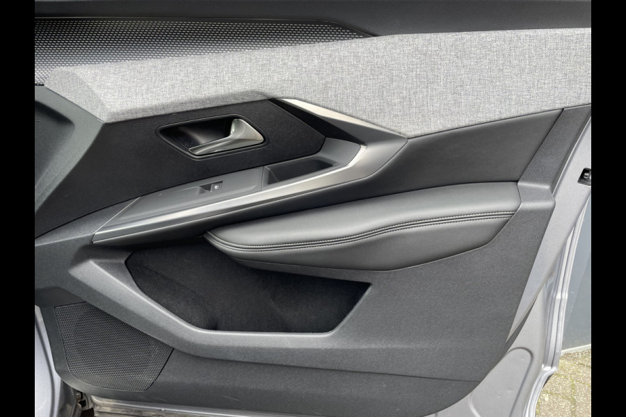 Peugeot 3008 136pk Hybrid GT First Edition (Elektrische Klep - Stoel-/- stuurverwarming - Adaptieve Cruise Controle - Camera - Keyless Entry