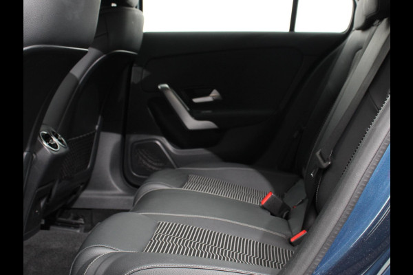 ✅ Mercedes-Benz A-klasse 200 163pk DCT Progressive | DEMO ! | Navigatie Parkeersensoren Camera Cruise Control Stoelverwarming Ledverlichting Climate Control