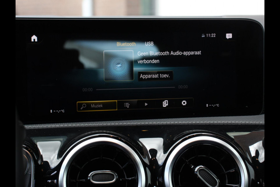 ✅ Mercedes-Benz A-klasse 200 163pk DCT Progressive | DEMO ! | Navigatie Parkeersensoren Camera Cruise Control Stoelverwarming Ledverlichting Climate Control