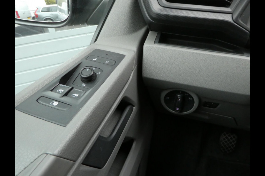 Volkswagen Transporter 2.0tdi L2, 110pk, Airco, Apple Carplay, Camera, PDC, Trekhaak.