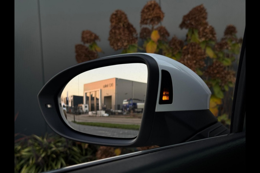 Volkswagen Golf 1.4 eHybrid M22 SFEER NAVI CAMERA PDC IQ LIGHT LED