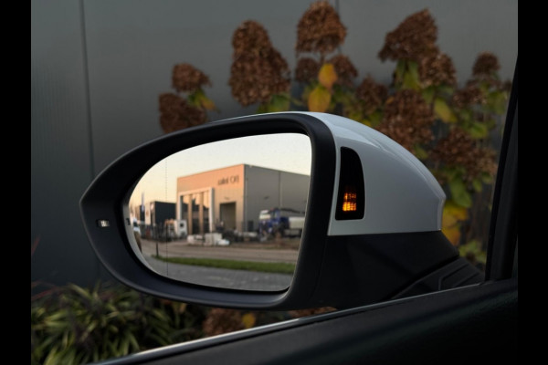 Volkswagen Golf 1.4 eHybrid M22 SFEER NAVI CAMERA PDC IQ LIGHT LED