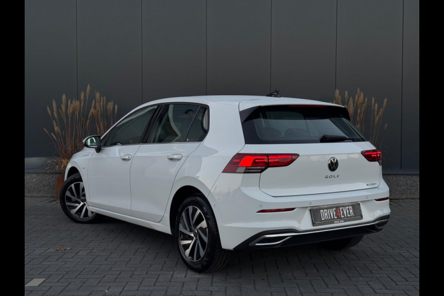 Volkswagen Golf 1.4 eHybrid M22 SFEER NAVI CAMERA PDC IQ LIGHT LED