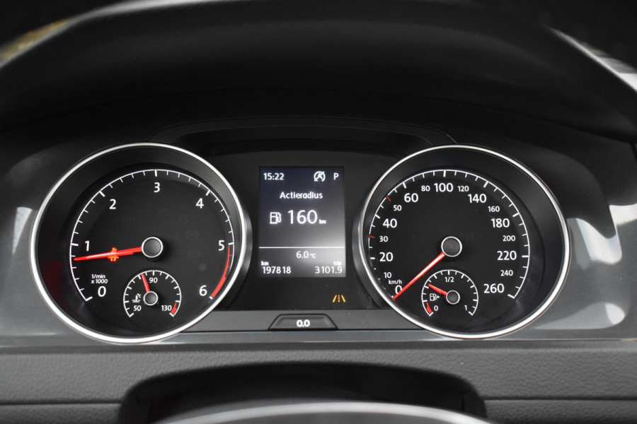 Volkswagen Golf 1.6 TDI Highline Business R Pano ACC Lane Elekstoel