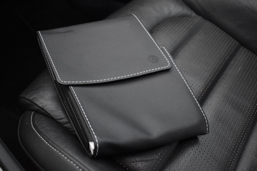 Volkswagen Golf 1.6 TDI Highline Business R Pano ACC Lane Elekstoel