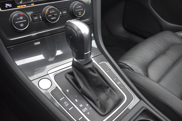 Volkswagen Golf 1.6 TDI Highline Business R Pano ACC Lane Elekstoel